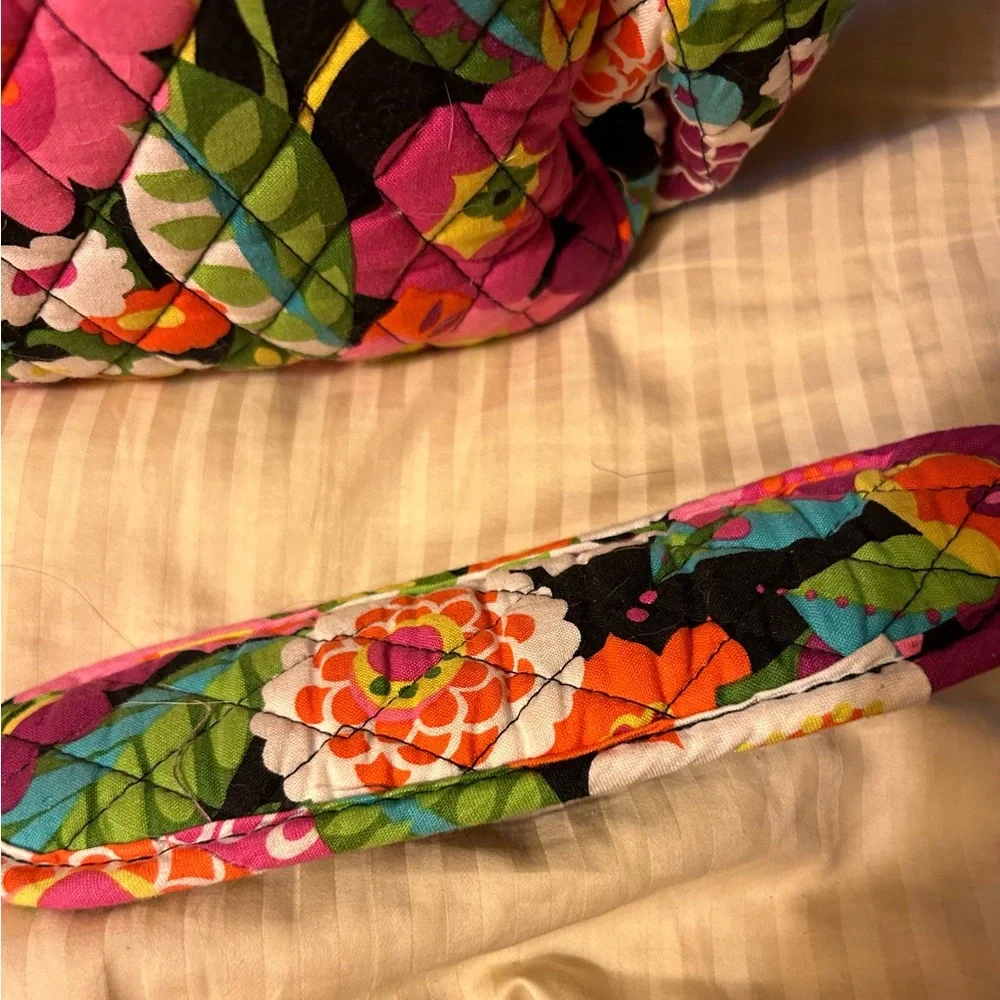 Vera Bradley “va va bloom” floral messenger baby bag large.  Great deal - Picture 7 of 12